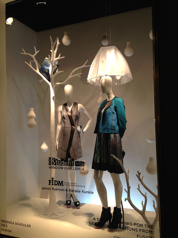 如何设置服装橱窗展示照明「服装店橱窗灯光设计」